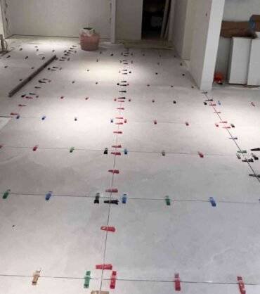 homeowner-consulting-with-tiler-sample-tiles-melbourne-service